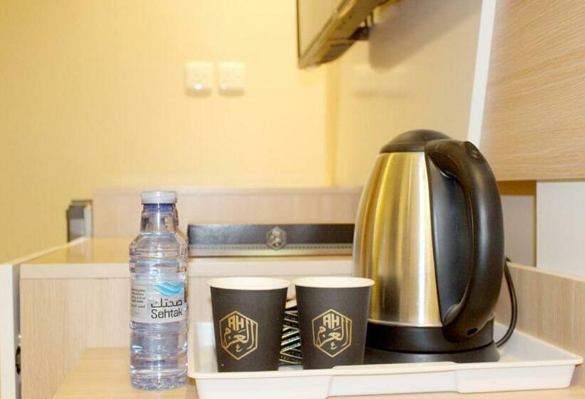 استودیو خانوادگی, فندق العزم