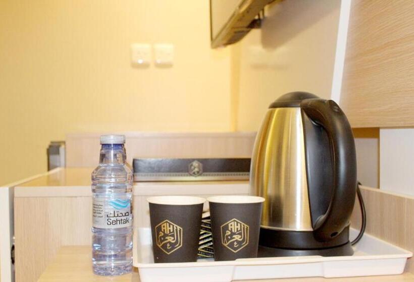 استودیوی لوکس, فندق العزم