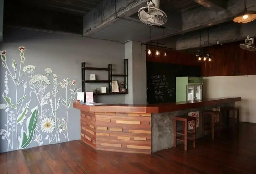 ルームシェアのワンベッド, Blessings Home & Café