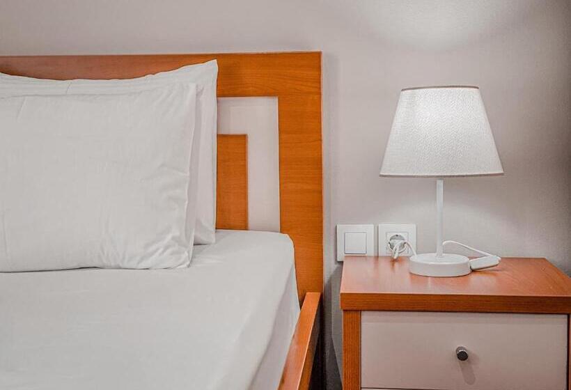 Triple Room Sea View, Aljur