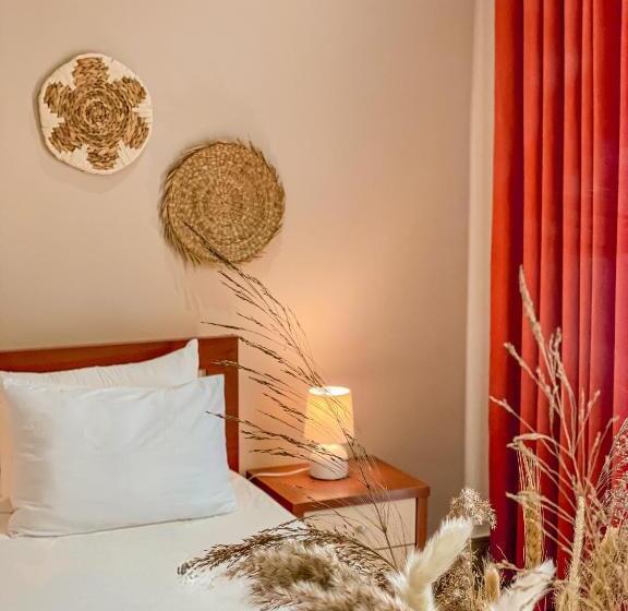 חדר סטנדרט לארבעה נוף לים, Aljur