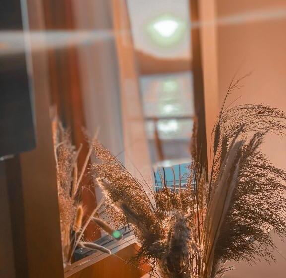 חדר סטנדרט לארבעה נוף לים, Aljur