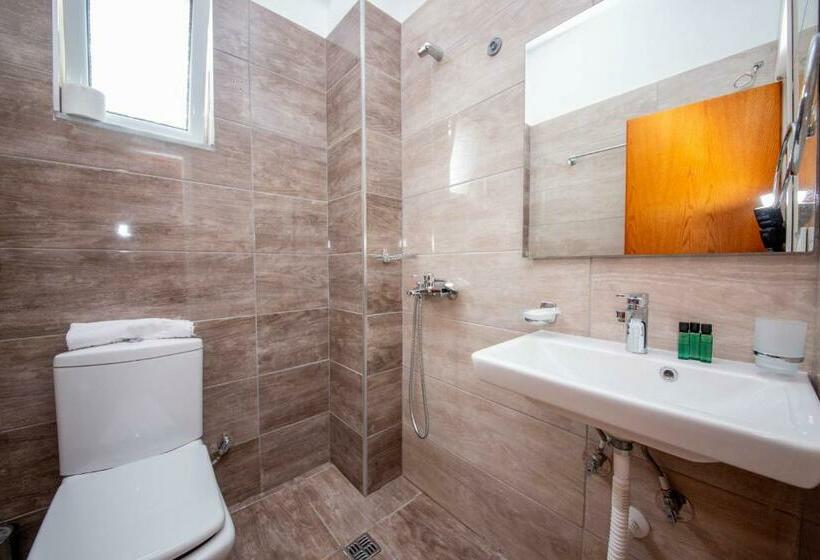 带阳台及侧面海景的标准房间, Keliani