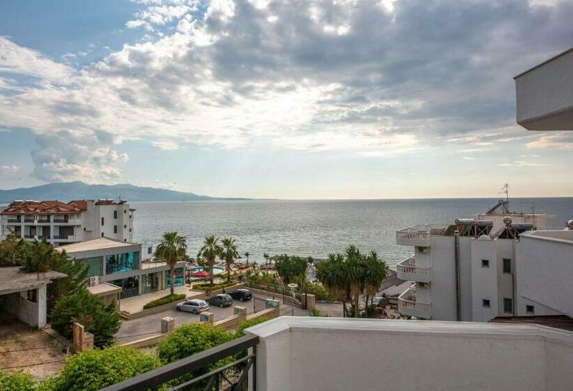 스탠다드 발코니 룸 측면 바다 전망, Keliani