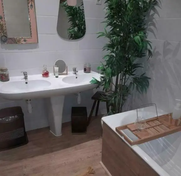Standard-huone, Chambre Comtoise