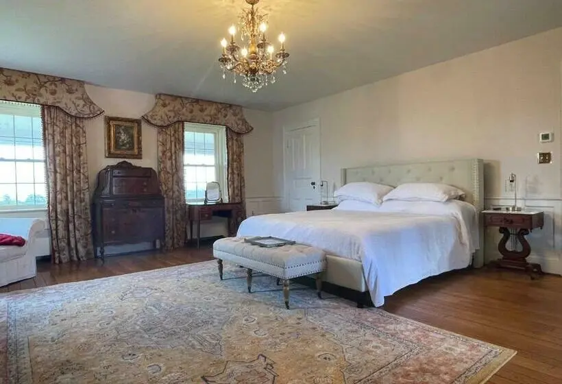 デラックストリプルルーム, The Inn At Tacaro Estate