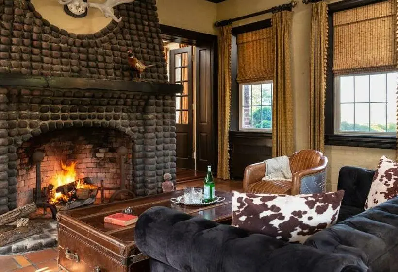 キングサイズベッドのスタンダードルーム, The Inn At Tacaro Estate