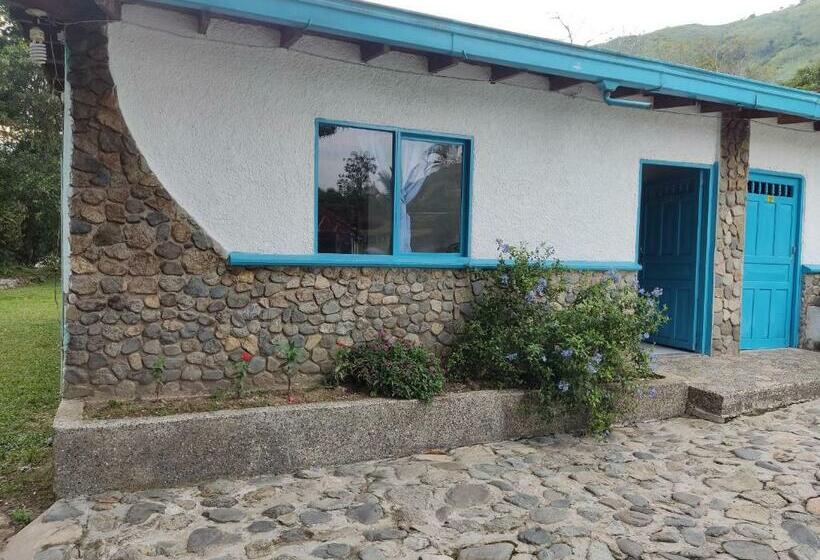 חדר משפחתי, Hosteria Puerta Del Nus