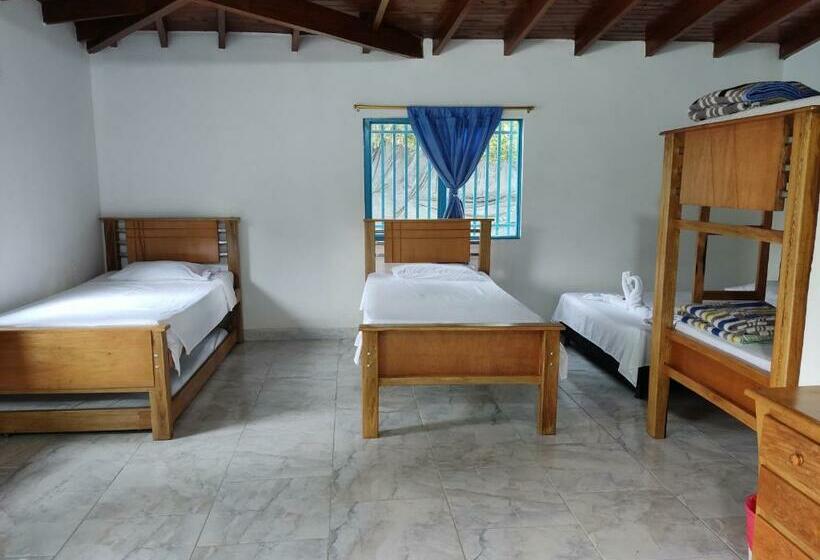 חדר משפחתי, Hosteria Puerta Del Nus