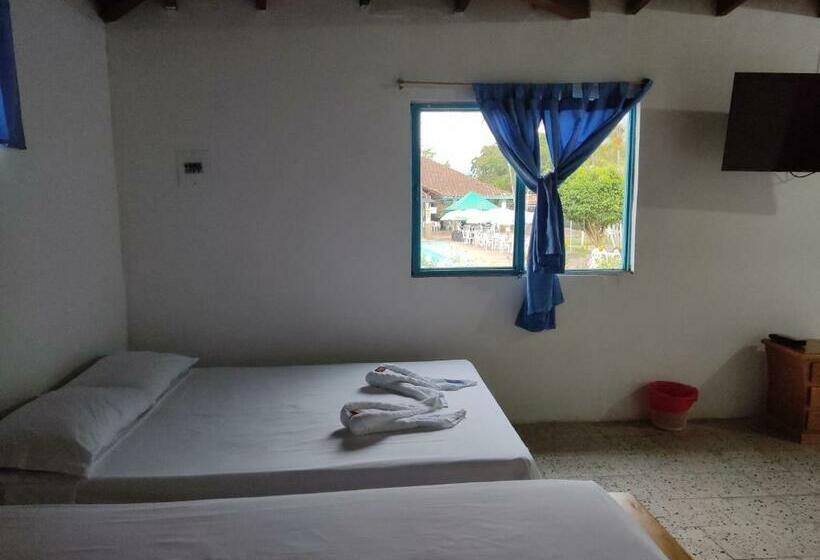 חדר משפחתי, Hosteria Puerta Del Nus