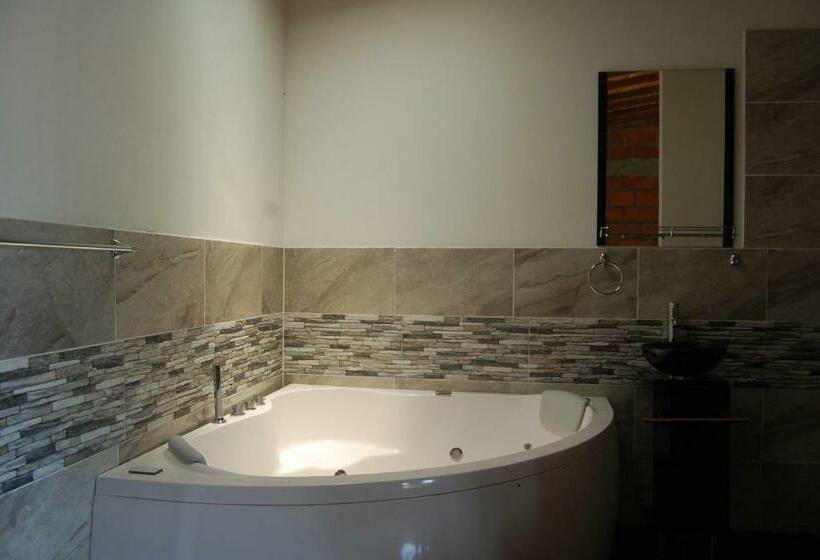 סוויטה, Hosteria Puerta Del Nus