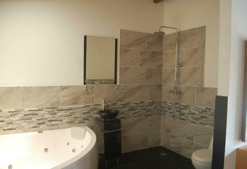 סוויטה, Hosteria Puerta Del Nus