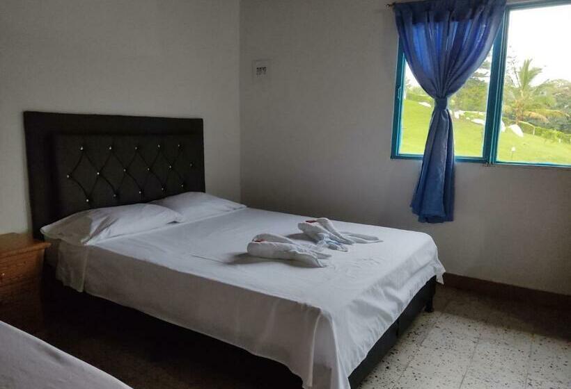 חדר משפחתי, Hosteria Puerta Del Nus