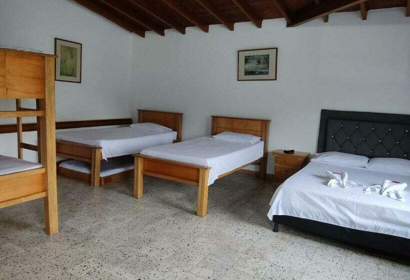 Семейный Номер, Hosteria Puerta Del Nus