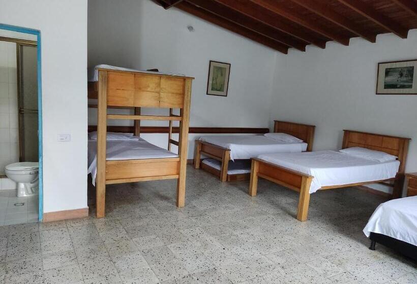 家庭间, Hosteria Puerta Del Nus