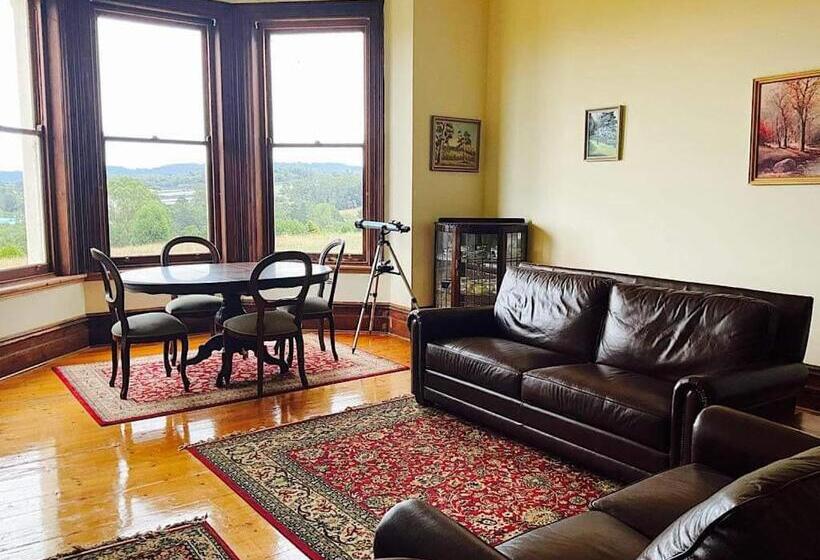 ３ベッドルームアパートメント, Kimbell Hill