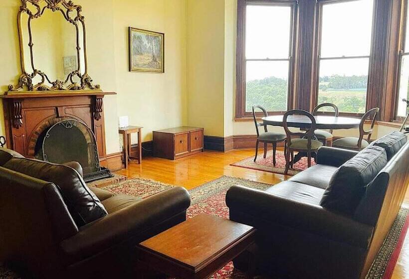 ３ベッドルームアパートメント, Kimbell Hill