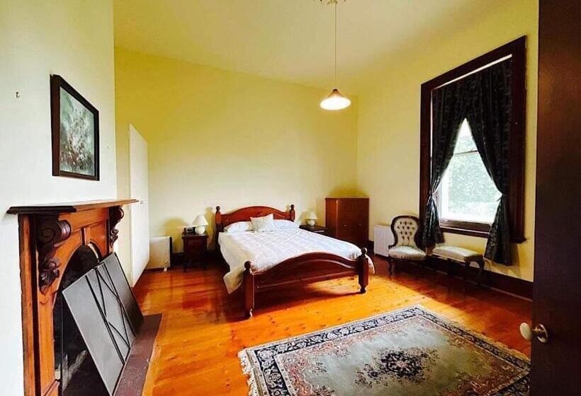 ３ベッドルームアパートメント, Kimbell Hill