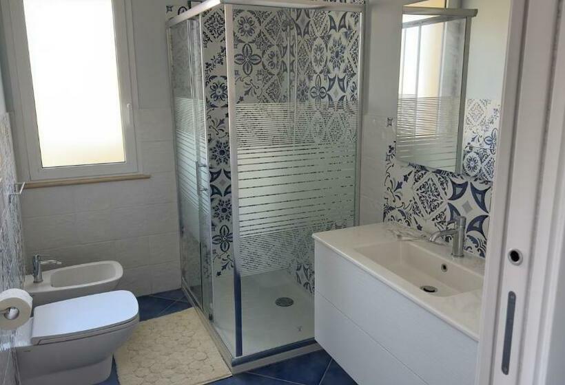 带阳台的三人标准间, La Giara