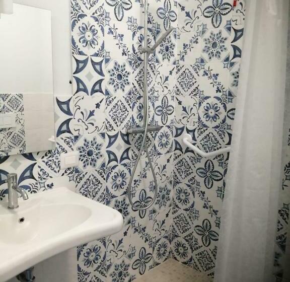 经典四人房间, La Giara