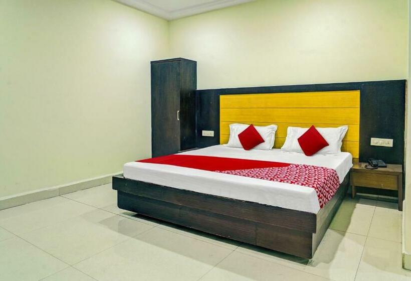 Трехместный Номер Классика, Oyo Flagship 81091  Samrat