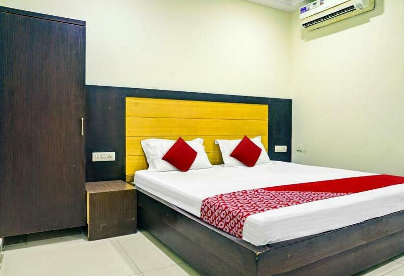 Трехместный Номер Классика, Oyo Flagship 81091  Samrat
