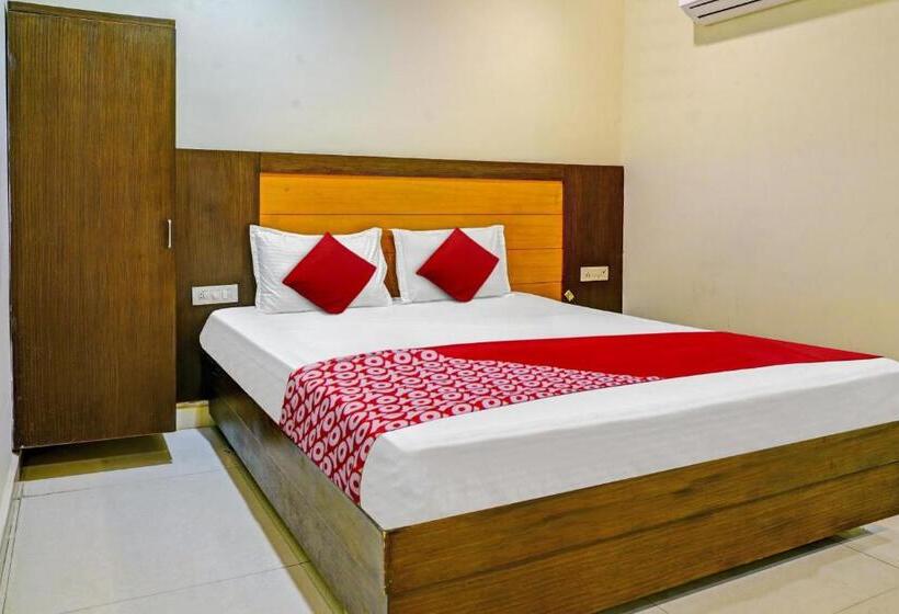 Трехместный Номер Классика, Oyo Flagship 81091  Samrat