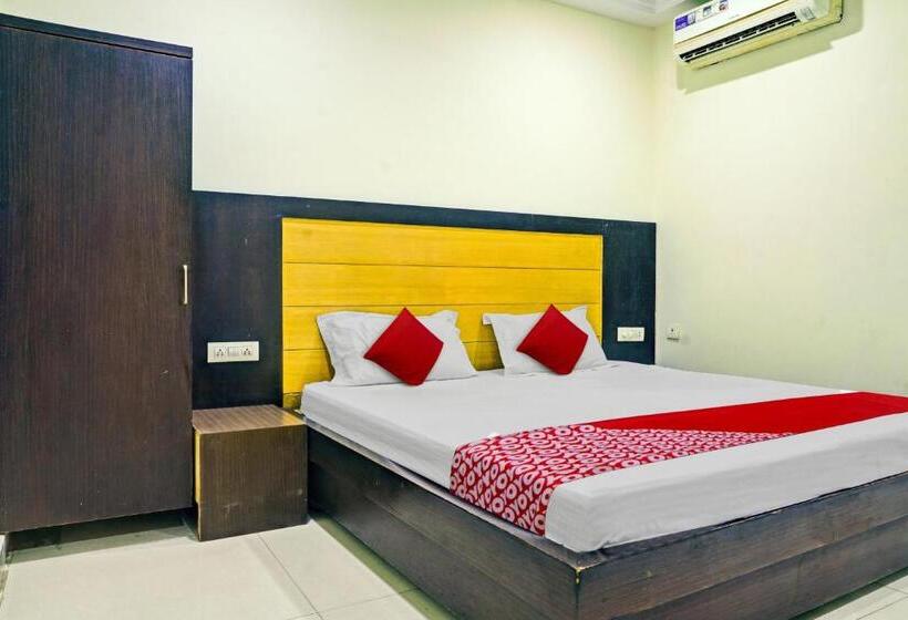 Трехместный Номер Классика, Oyo Flagship 81091  Samrat
