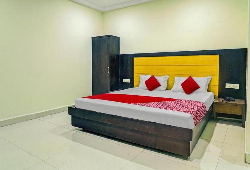 Трехместный Номер Классика, Oyo Flagship 81091  Samrat