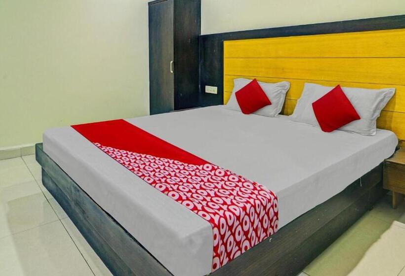 Трехместный Номер Классика, Oyo Flagship 81091  Samrat