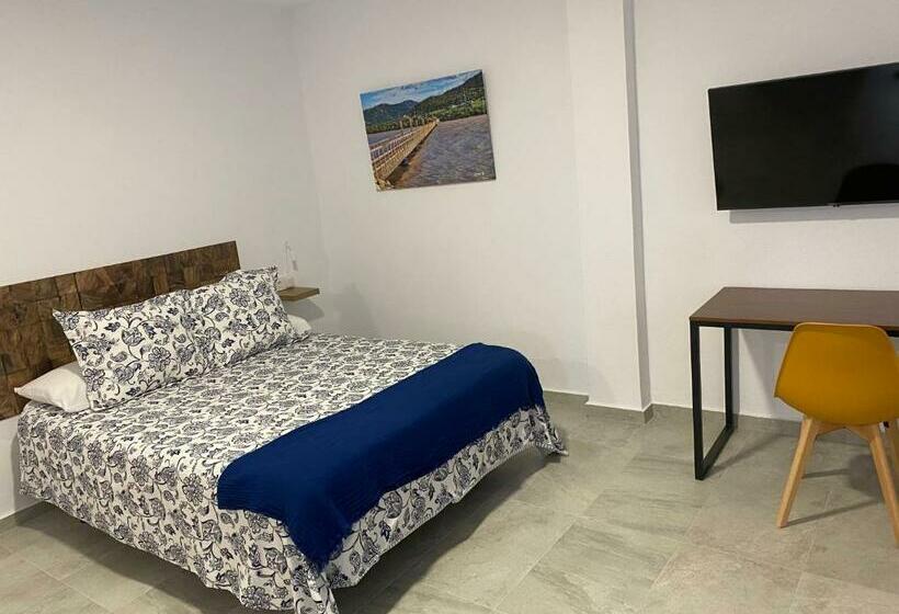 家庭间, Suites Benalup Centro