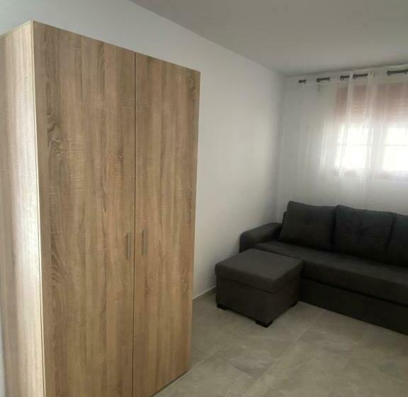 家庭间, Suites Benalup Centro