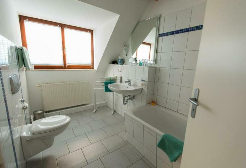 スタンダードトリプルルーム, Blaue Blume