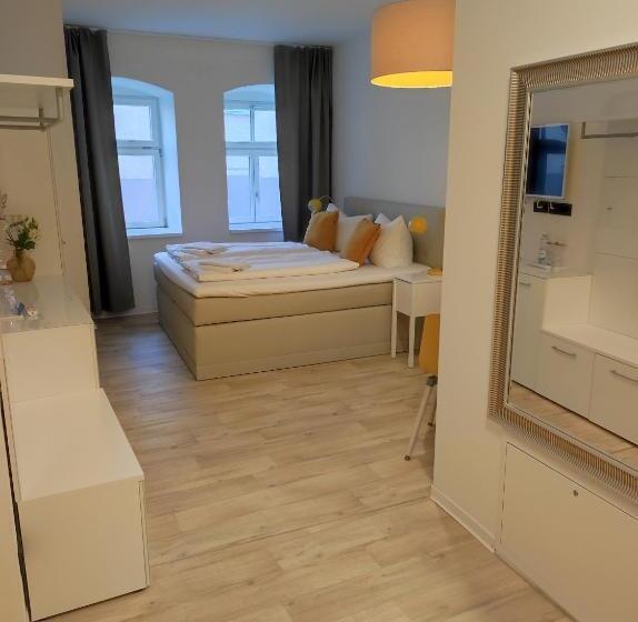 １階の１ベッドルームアパートメント, Blaue Blume