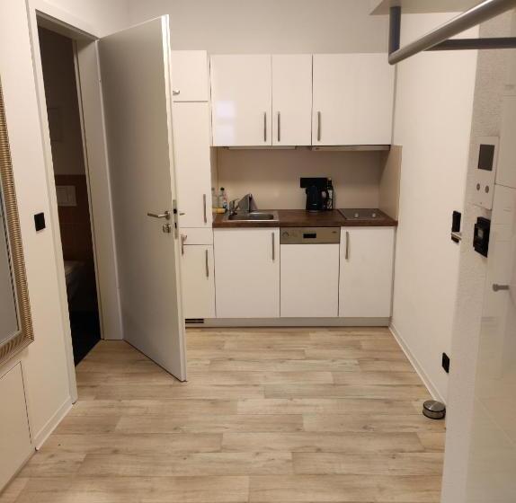 １階の１ベッドルームアパートメント, Blaue Blume