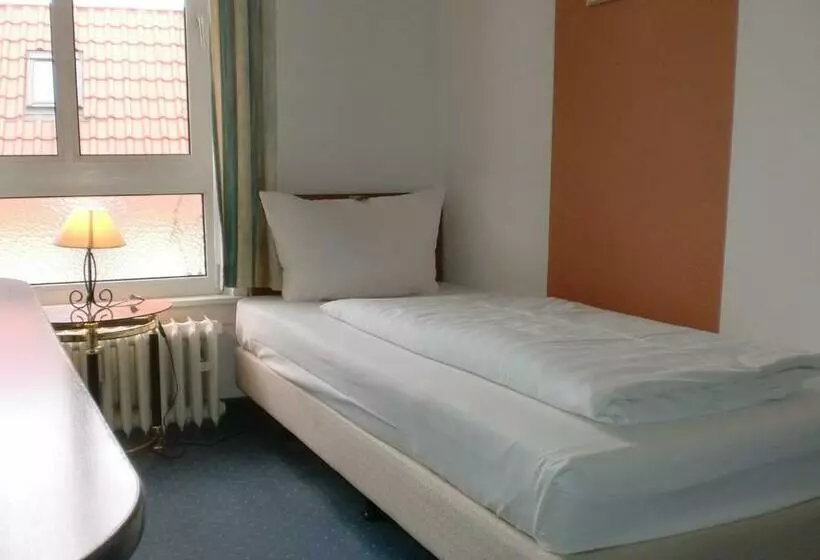 Standard Yhden Hengen Huone, Burgstuben