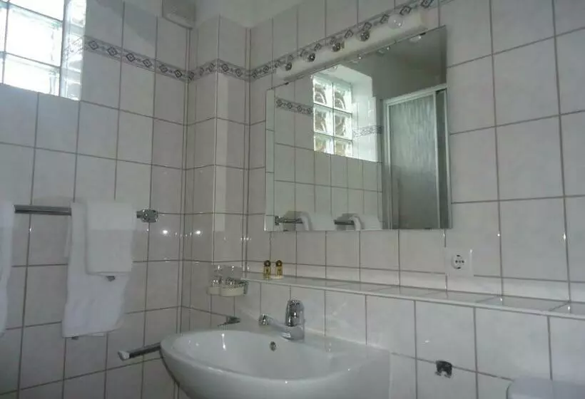 Standard-huone, Burgstuben