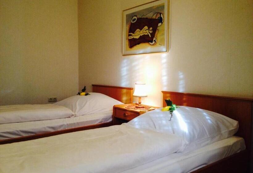 スタンダードトリプルルーム, Ceteno