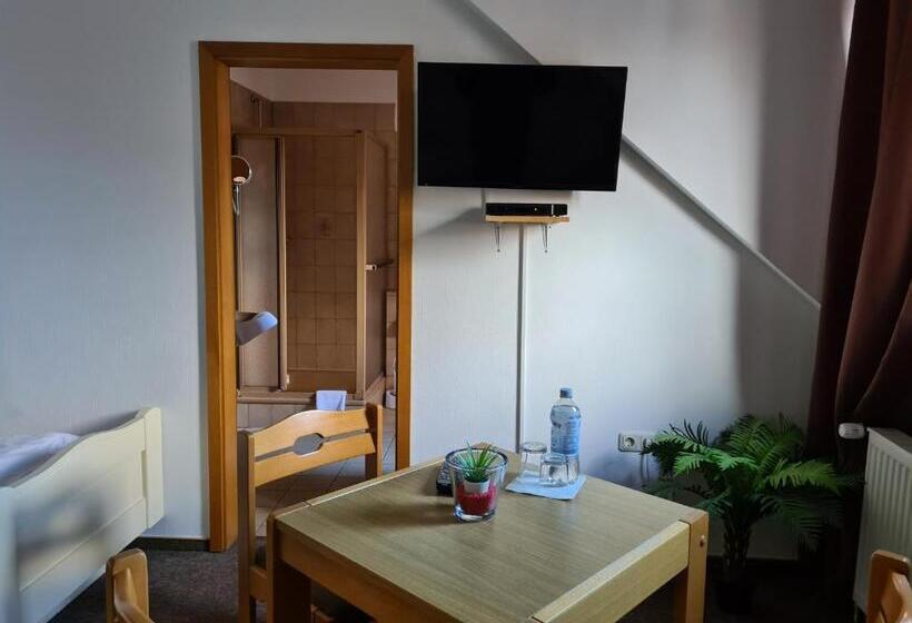 スタンダードトリプルルーム, Ceteno