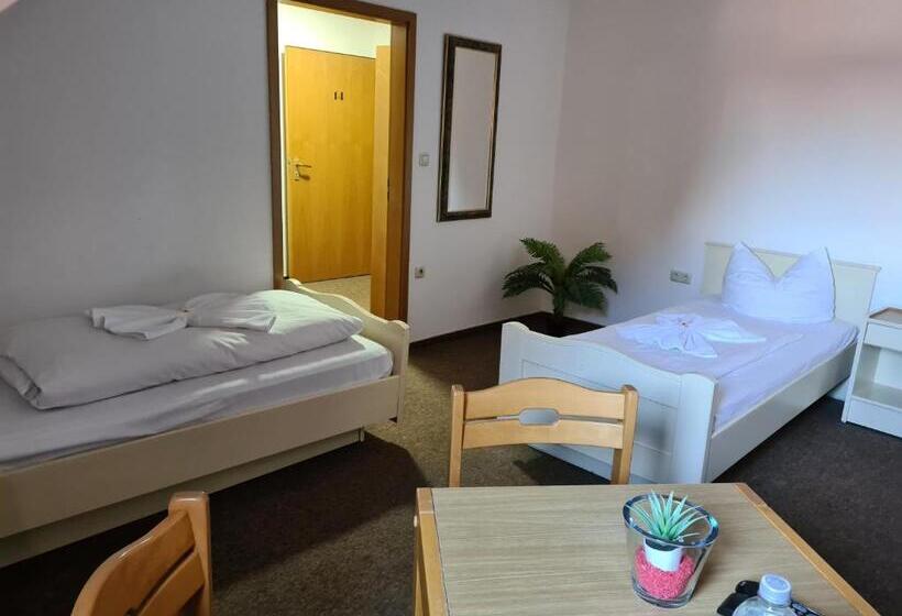 スタンダードトリプルルーム, Ceteno