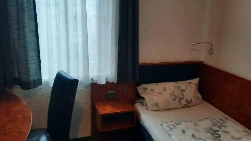 Single Basic Room, Corveyer Hof