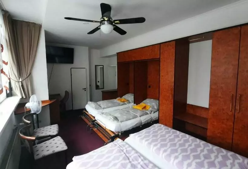 Standard Quadruple Room, Corveyer Hof