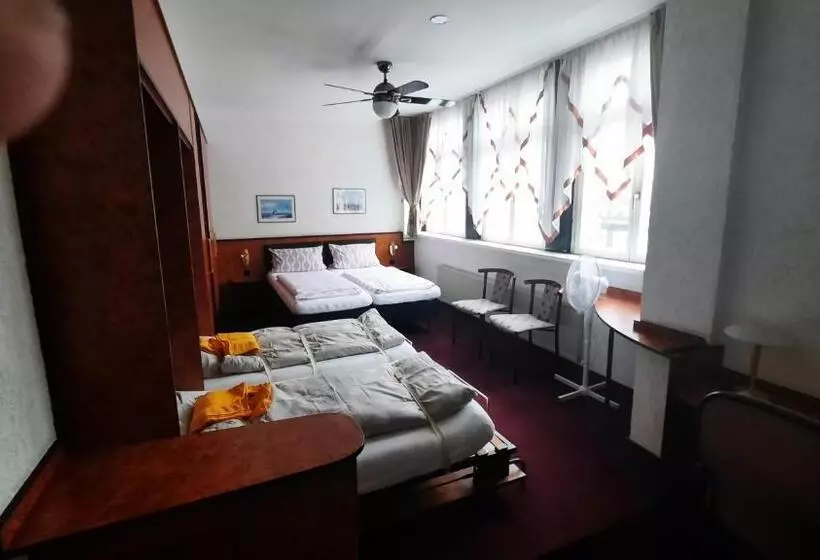 Standard Quadruple Room, Corveyer Hof