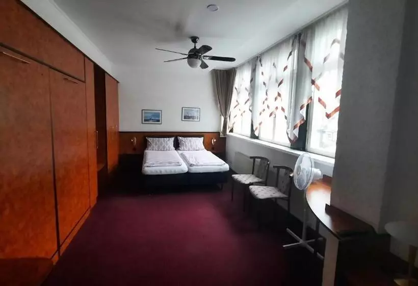Standard Quadruple Room, Corveyer Hof