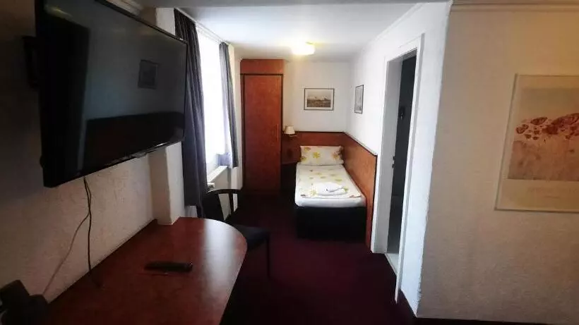 Basic Triple Occupancy Room, Corveyer Hof