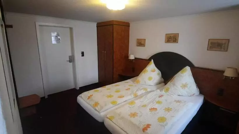 Basic Triple Occupancy Room, Corveyer Hof