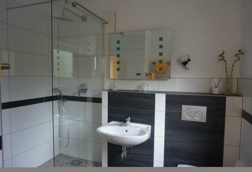 스탠다드 룸, Diana Garni