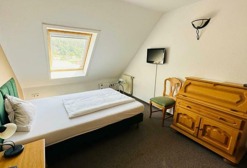 Номер Стандарт Индивидуальный, Erbgericht