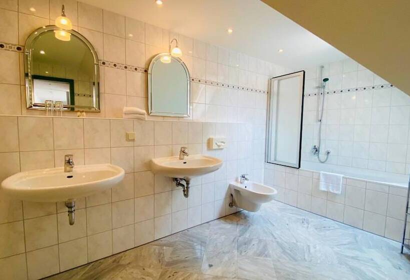 Номер Стандарт, Erbgericht