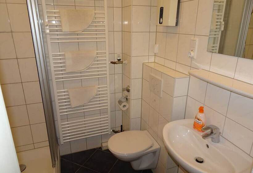 标准单人间共用浴室, Gastehaus Grupello